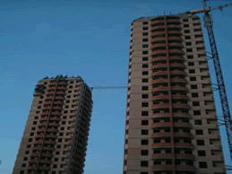 Новостройка без окон на окончательном этапе строительства